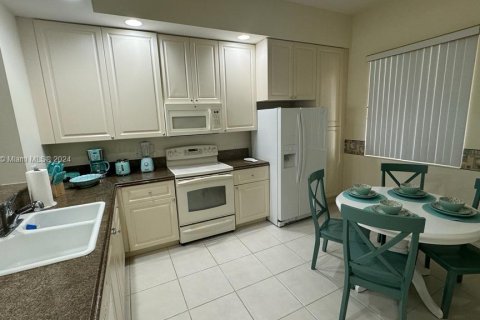 Condo in St. Lucie, Florida, 2 bedrooms  № 1221852 - photo 8