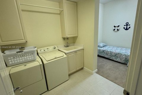 Condo in St. Lucie, Florida, 2 bedrooms  № 1221852 - photo 22