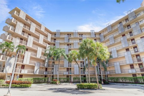 Copropriété à vendre à Aventura, Floride: 2 chambres, 92.34 m2 № 1333481 - photo 1