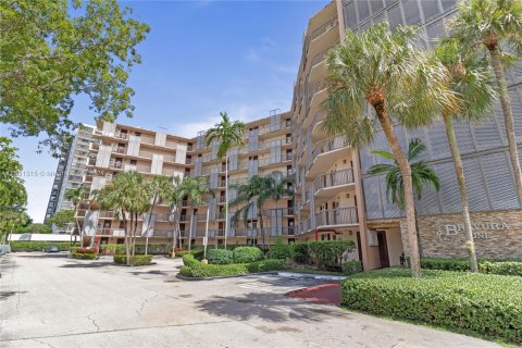 Condo in Aventura, Florida, 2 bedrooms  № 1333481 - photo 21