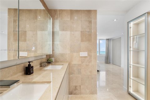 Condo in Miami Beach, Florida, 2 bedrooms  № 1333205 - photo 19