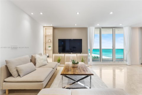 Condo in Miami Beach, Florida, 2 bedrooms  № 1333205 - photo 1