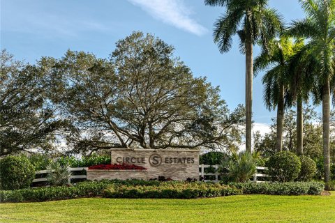 Купить виллу или дом в Саутвест-Ранчес, Флорида 6 спален, 484.58м2, № 949753 - фото 1