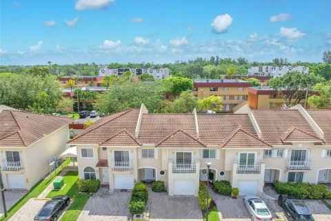 Adosado en venta en Miami, Florida, 3 dormitorios, 149.57 m2 № 1352182 - foto 1