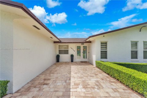 Casa en venta en Miami, Florida, 3 dormitorios, 158.21 m2 № 1352098 - foto 5