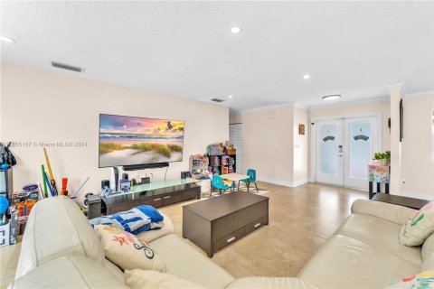 Casa en venta en Miami, Florida, 3 dormitorios, 158.21 m2 № 1352098 - foto 7