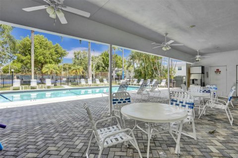 Condo in Fort Lauderdale, Florida, 2 bedrooms  № 1188746 - photo 15