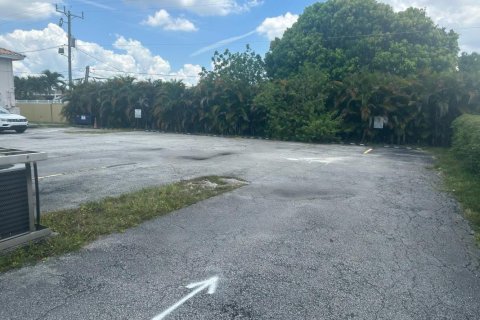 Propiedad comercial en venta en Hialeah, Florida № 1188737 - foto 3