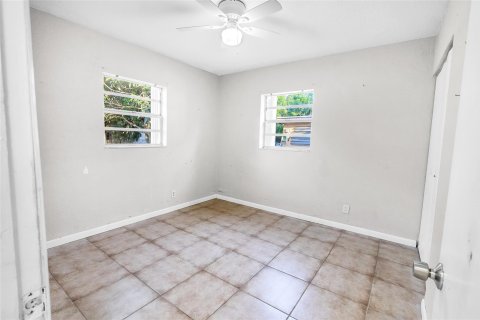 House in North Lauderdale, Florida 3 bedrooms, 91.97 sq.m. № 1188697 - photo 5