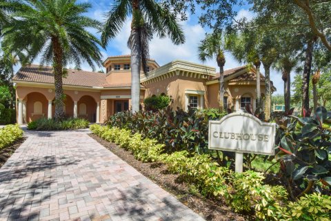 House in Jupiter, Florida 5 bedrooms, 228.82 sq.m. № 1188736 - photo 2