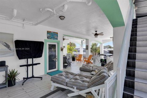 House in Key Largo, Florida 5 bedrooms, 198.25 sq.m. № 1147305 - photo 9