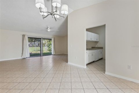 Townhouse in Orlando, Florida 2 bedrooms, 110.37 sq.m. № 1337166 - photo 10