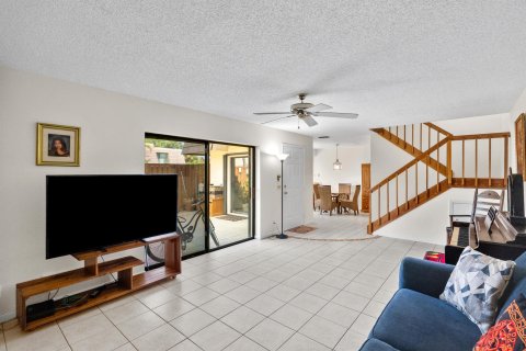 Townhouse in Jupiter, Florida 2 bedrooms, 119.66 sq.m. № 991794 - photo 13