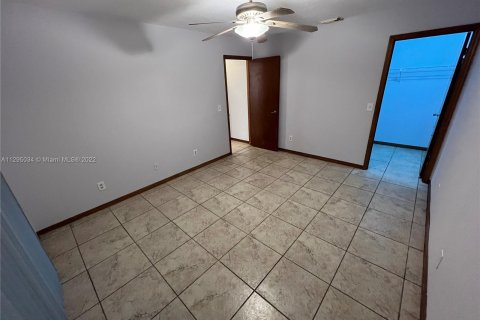 House in Port St. Lucie, Florida 3 bedrooms, 142.7 sq.m. № 873622 - photo 17