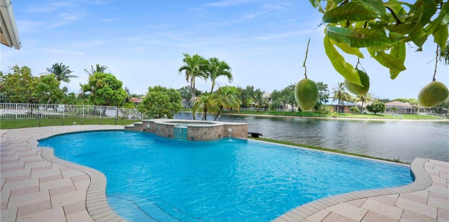 Villa ou maison à Pembroke Pines, Floride 5 chambres, 310.76 m2 № 1281307