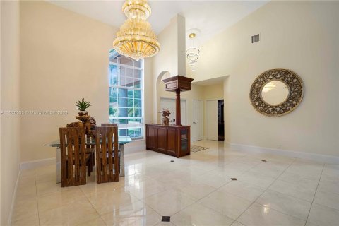 Villa ou maison à vendre à Pembroke Pines, Floride: 5 chambres, 310.76 m2 № 1281307 - photo 30