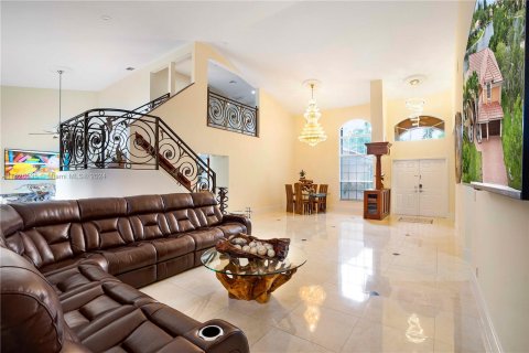 Villa ou maison à vendre à Pembroke Pines, Floride: 5 chambres, 310.76 m2 № 1281307 - photo 23