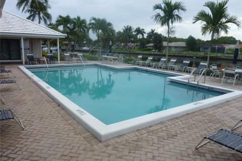 Condo in Pompano Beach, Florida, 1 bedroom  № 1281309 - photo 4