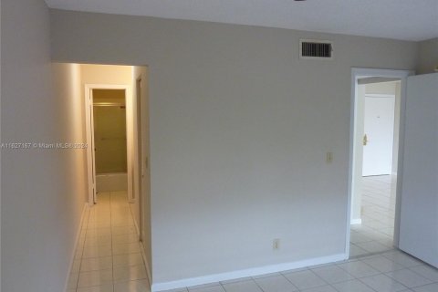 Copropriété à vendre à Pompano Beach, Floride: 1 chambre, 61.97 m2 № 1281309 - photo 23