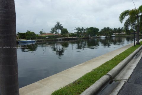 Condo in Pompano Beach, Florida, 1 bedroom  № 1281309 - photo 3