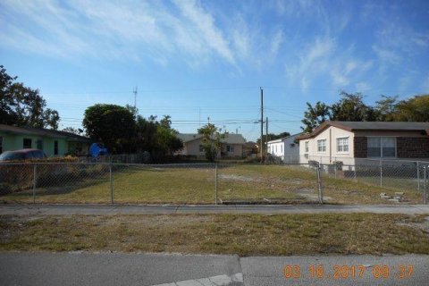 Terreno en venta en Hollywood, Florida № 1178444 - foto 1