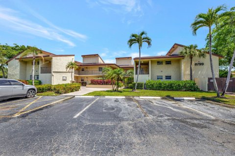 Condo in Tamarac, Florida, 2 bedrooms  № 1207495 - photo 2