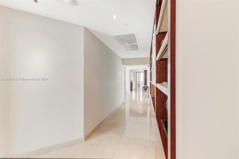 Condo in Hollywood, Florida, 5 bedrooms  № 1000157 - photo 16