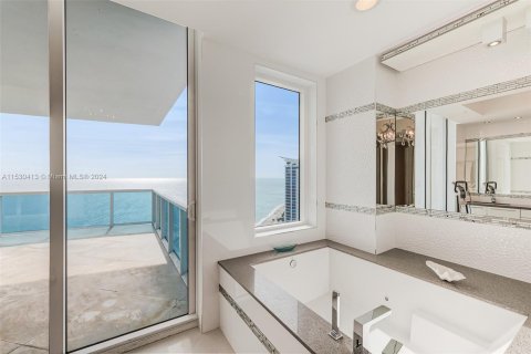 Condominio en venta en Hollywood, Florida, 5 dormitorios, 472.5 m2 № 1000157 - foto 23