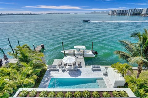 Condominio en venta en Miami Beach, Florida, 3 dormitorios, 236.99 m2 № 1000156 - foto 1