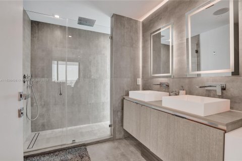 Condo in Miami Beach, Florida, 3 bedrooms  № 1000156 - photo 22