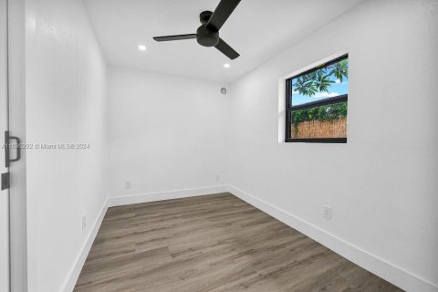 House in Fort Lauderdale, Florida 4 bedrooms, 117.71 sq.m. № 1306131 - photo 22