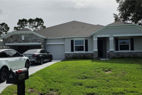 House in Port St. Lucie, Florida 4 bedrooms, 290.78 sq.m. № 1306098 - photo 1