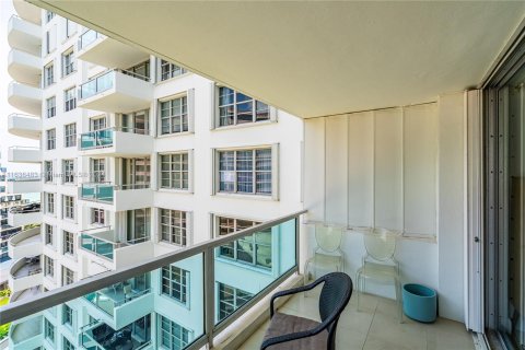 Condo in Miami Beach, Florida, 2 bedrooms  № 1306099 - photo 27