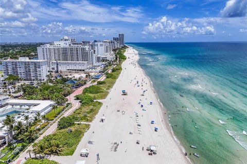 Condo in Miami Beach, Florida, 2 bedrooms  № 1306099 - photo 24