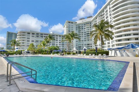 Copropriété à vendre à Miami Beach, Floride: 2 chambres, 96.62 m2 № 1306099 - photo 16