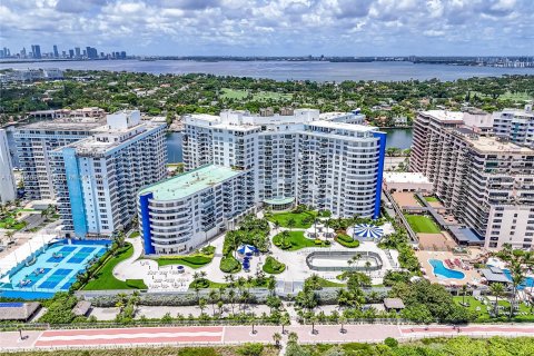 Condo in Miami Beach, Florida, 2 bedrooms  № 1306099 - photo 26