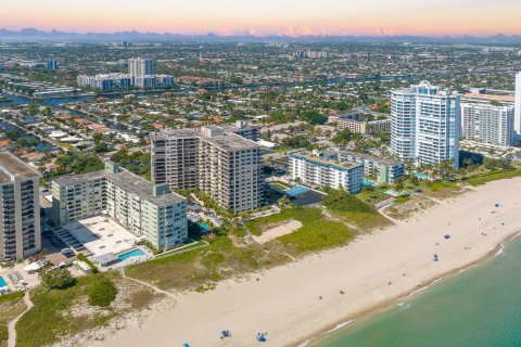Condominio en venta en Lauderdale-by-the-Sea, Florida, 2 dormitorios, 93.09 m2 № 862555 - foto 1