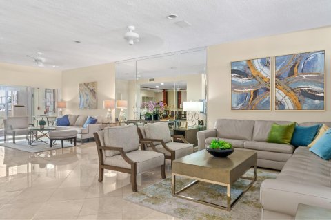 Condo in Lauderdale-by-the-Sea, Florida, 2 bedrooms  № 862555 - photo 5