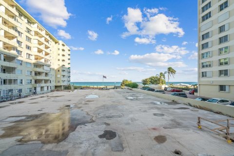 Condominio en venta en Lauderdale-by-the-Sea, Florida, 2 dormitorios, 93.09 m2 № 862555 - foto 9