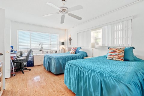 Condo in Lauderdale-by-the-Sea, Florida, 2 bedrooms  № 862555 - photo 16