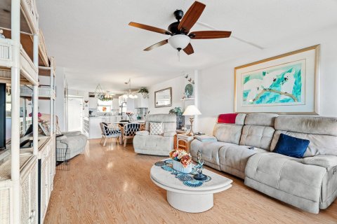 Condominio en venta en Lauderdale-by-the-Sea, Florida, 2 dormitorios, 93.09 m2 № 862555 - foto 19