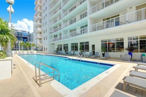 Condo in Miami, Florida, 3 bedrooms  № 972553 - photo 29