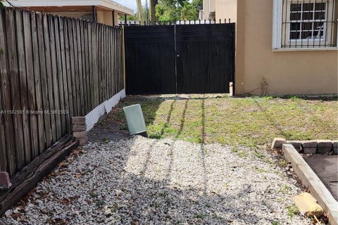 Adosado en venta en Miami Gardens, Florida, 2 dormitorios, 103.12 m2 № 1167875 - foto 3