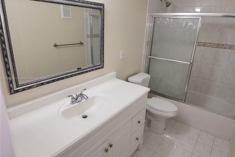 Townhouse in Miami Gardens, Florida 2 bedrooms, 103.12 sq.m. № 1167875 - photo 21