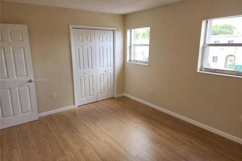 Touwnhouse à vendre à Miami Gardens, Floride: 2 chambres, 103.12 m2 № 1167875 - photo 25