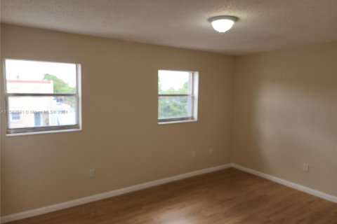 Townhouse in Miami Gardens, Florida 2 bedrooms, 103.12 sq.m. № 1167875 - photo 26