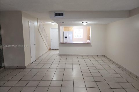 Townhouse in Miami Gardens, Florida 2 bedrooms, 103.12 sq.m. № 1167875 - photo 4