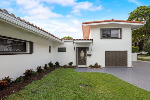 Villa ou maison à vendre à North Miami, Floride: 4 chambres, 204.94 m2 № 830093 - photo 5
