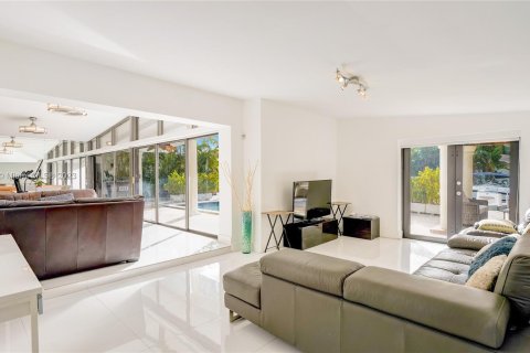 Casa en venta en North Miami, Florida, 4 dormitorios, 204.94 m2 № 830093 - foto 13