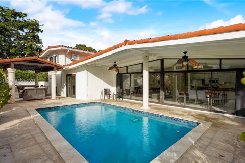 Villa ou maison à vendre à North Miami, Floride: 4 chambres, 204.94 m2 № 830093 - photo 2